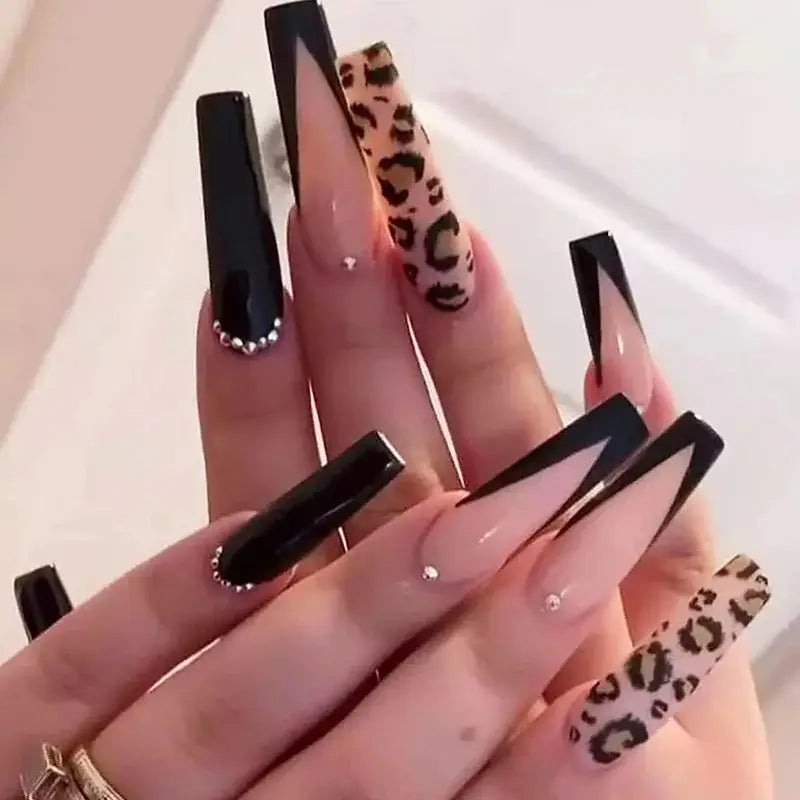 Trendy Leopard Print Nail Set for Empowered Beauty