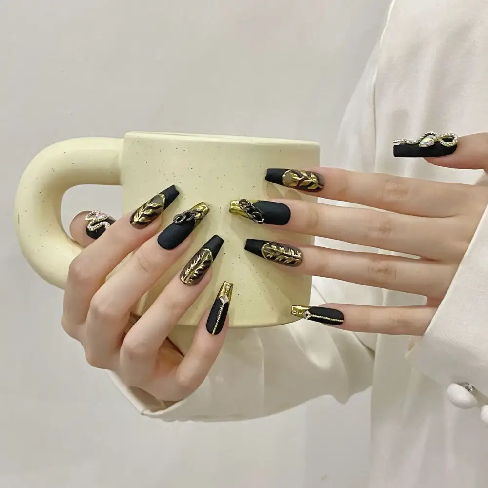 Dark Snake Chain Press-On Nail Set for Ultimate Self-Expression