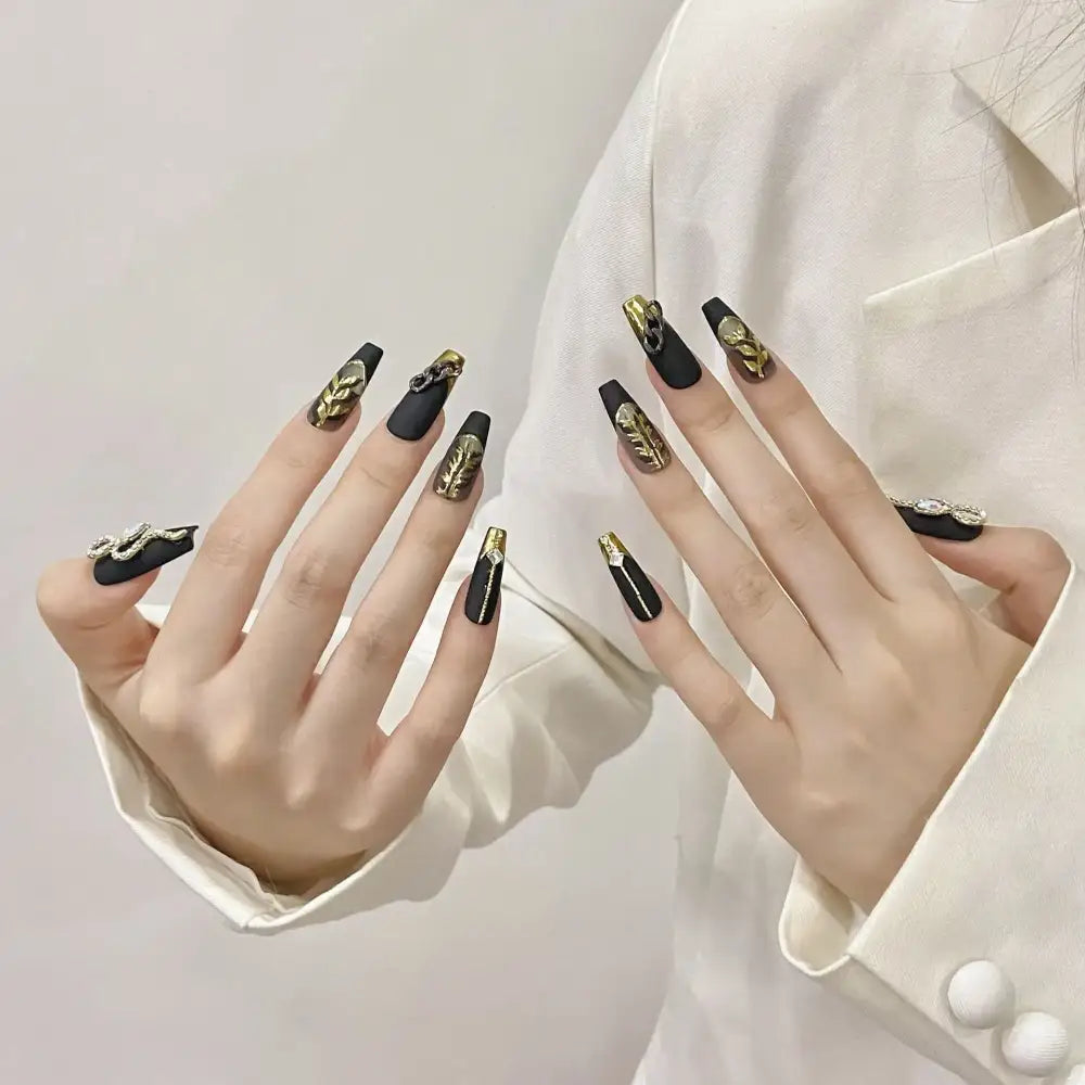 Dark Snake Chain Press-On Nail Set for Ultimate Self-Expression